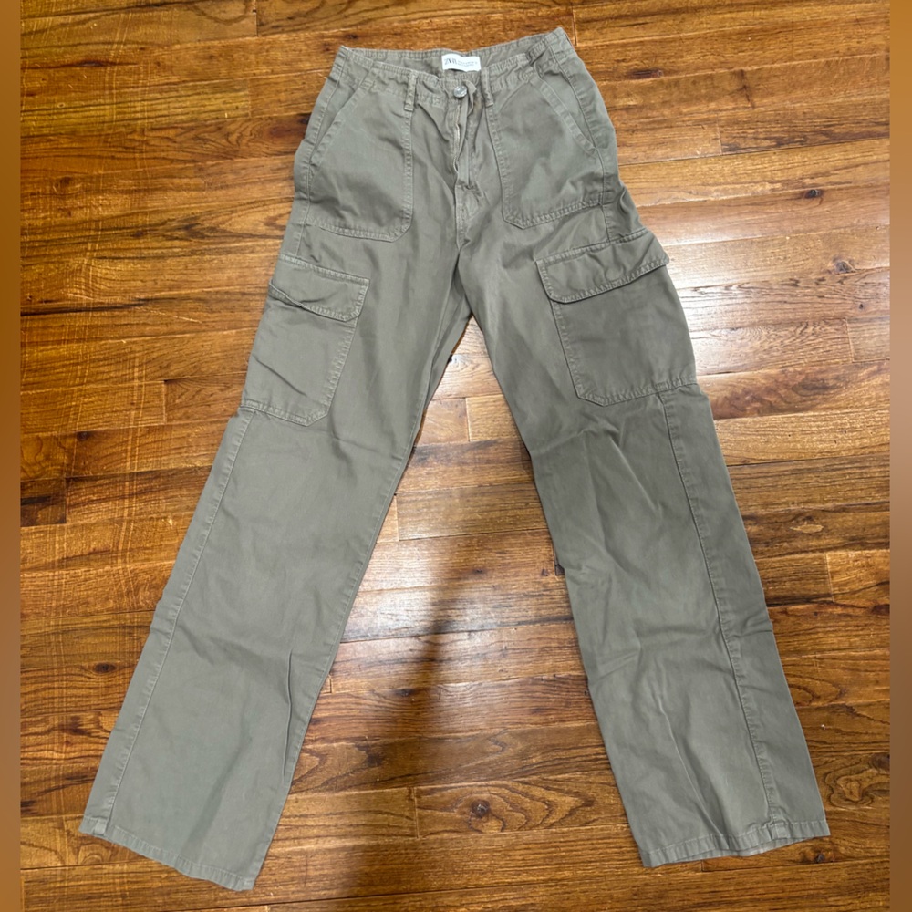 Zara Women's Cargo Pants in Olive